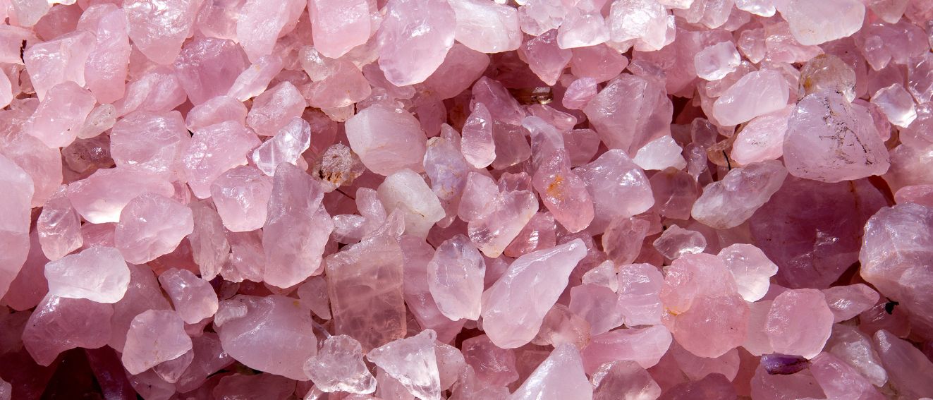 Quartz : Signification, Vertus et Propriétés - Tout sur cette Pierre Polyvalente